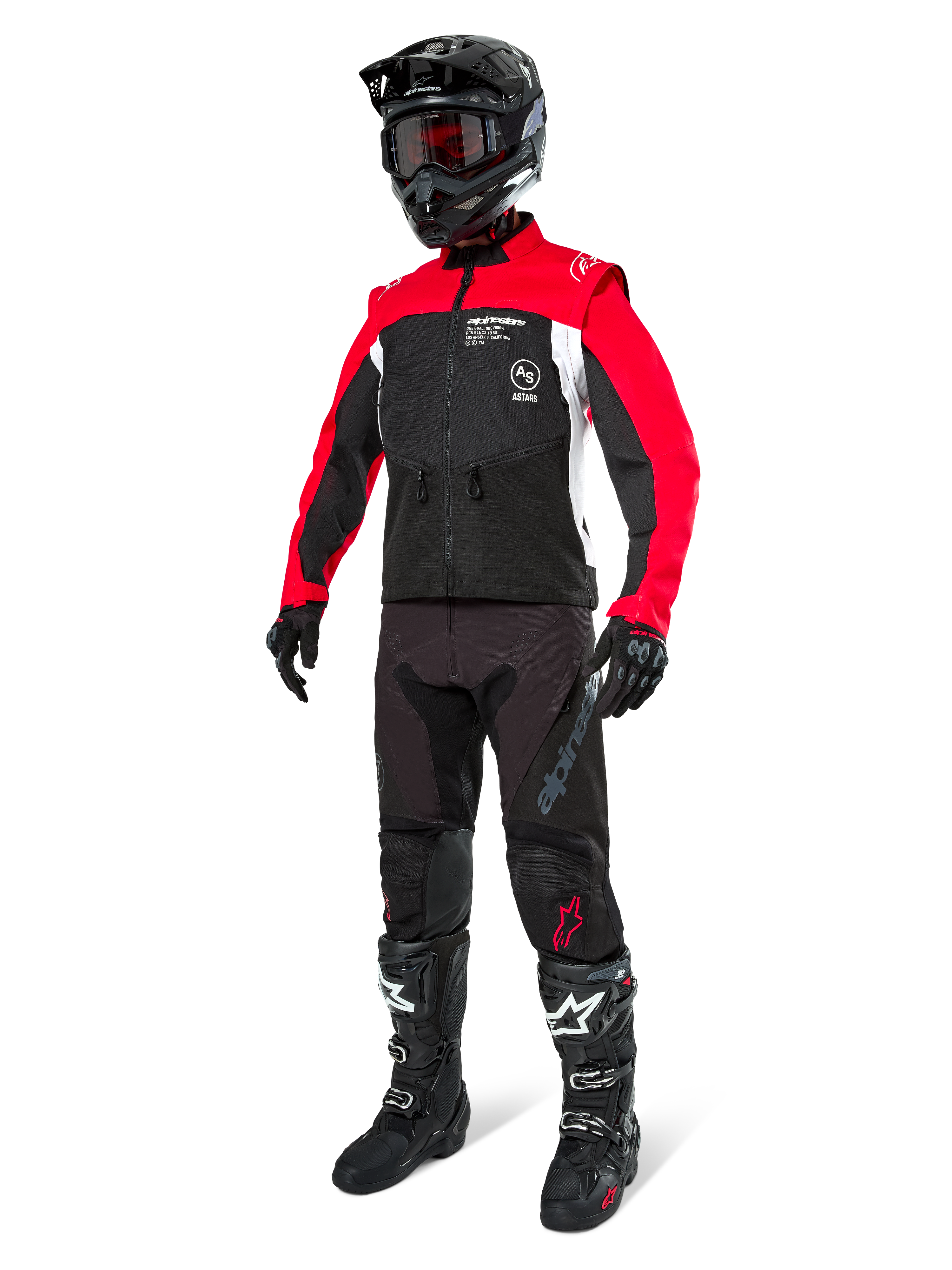 Alpinestars Pro-Dura jacka, offroad-motorcykeljacka, svart, klarröd och vit, bärs med komplett racingutrustning inklusive svart hjälm med röda goggles, svarta byxor samt svarta och vita stövlar, slitstark textiloutfit för enduro- och trailkörning