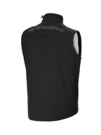 Alpinestars Techstar Softshell Väst, svart, baksida med ett stort ton-i-ton Alpinestars-ordmärke över övre ryggen, vindtätt och lätt softshell-material, hög krage med justerbart snörlås, ergonomisk ärmlös design för lager-på-lager över off-road-utrustning.
