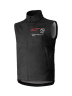 Alpinestars Techstar Softshell-väst, svart ärmlös motocrossväst, hög krage med dragkedja fram, röd stjärnlogotyp med "ASTARS" och "ONE GOAL. ONE VISION."-märkning på bröstet, lätt vindtätt softshell-tyg med ljusgrått innerfoder, designad för terrängkörning