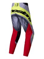 Alpinestars 2025 Techstar Melt byxor, motocrossbyxor, klarröda och grå med neongula detaljer, vy bakifrån som visar stor svart Alpinestars-logotyp på sätet, Astars-logotyper på benen, hållbar flermaterialkonstruktion för terrängkörning