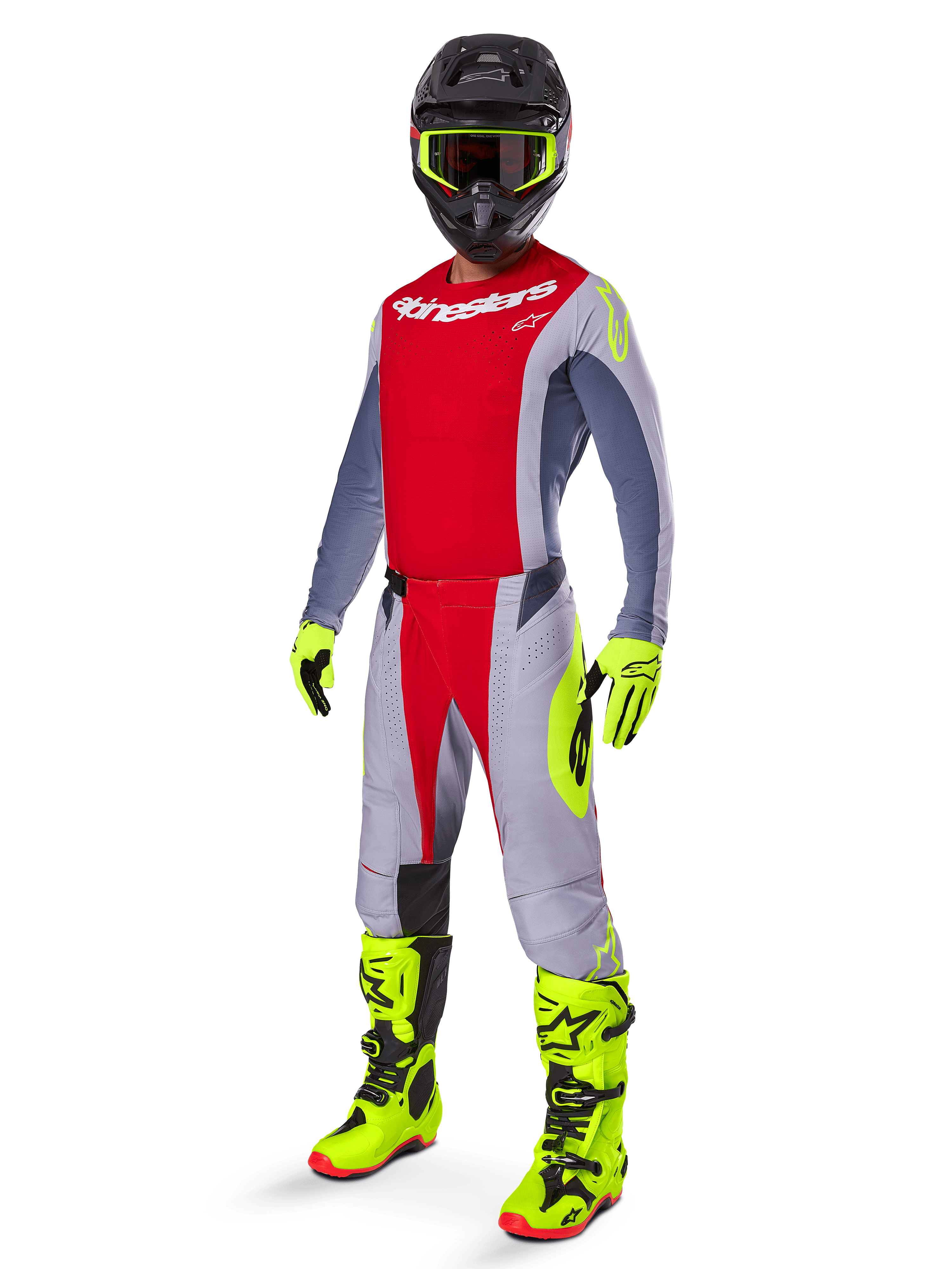 Motocrossförare i komplett racingutrustning, röd och grå tröja med Alpinestars-logotyp, 2025 Techstar Melt-byxor i klarrött och grått med neongula detaljer, klargula stövlar och handskar, svart hjälm med neongula goggles, koordinerad outfit för terrängprestanda.
