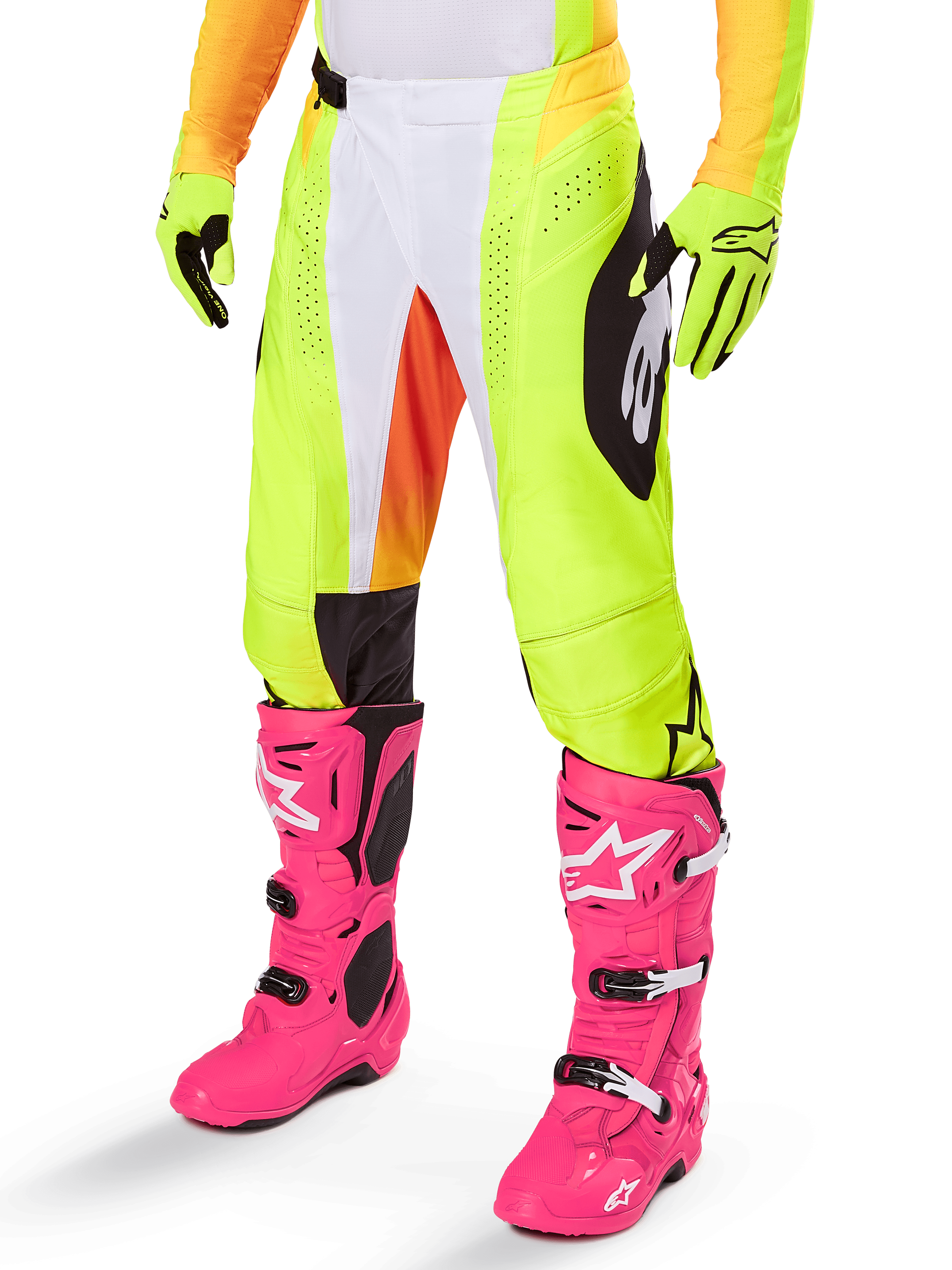 Alpinestars 2025 Techstar Melt byxor, motocrossbyxor, neongula med vita och orangea detaljer, svarta mönster på sidorna, bärs med klarrosa motocross-stövlar och neongula handskar, perforerad ventilation, hållbar racingutrustning för terrängkörning