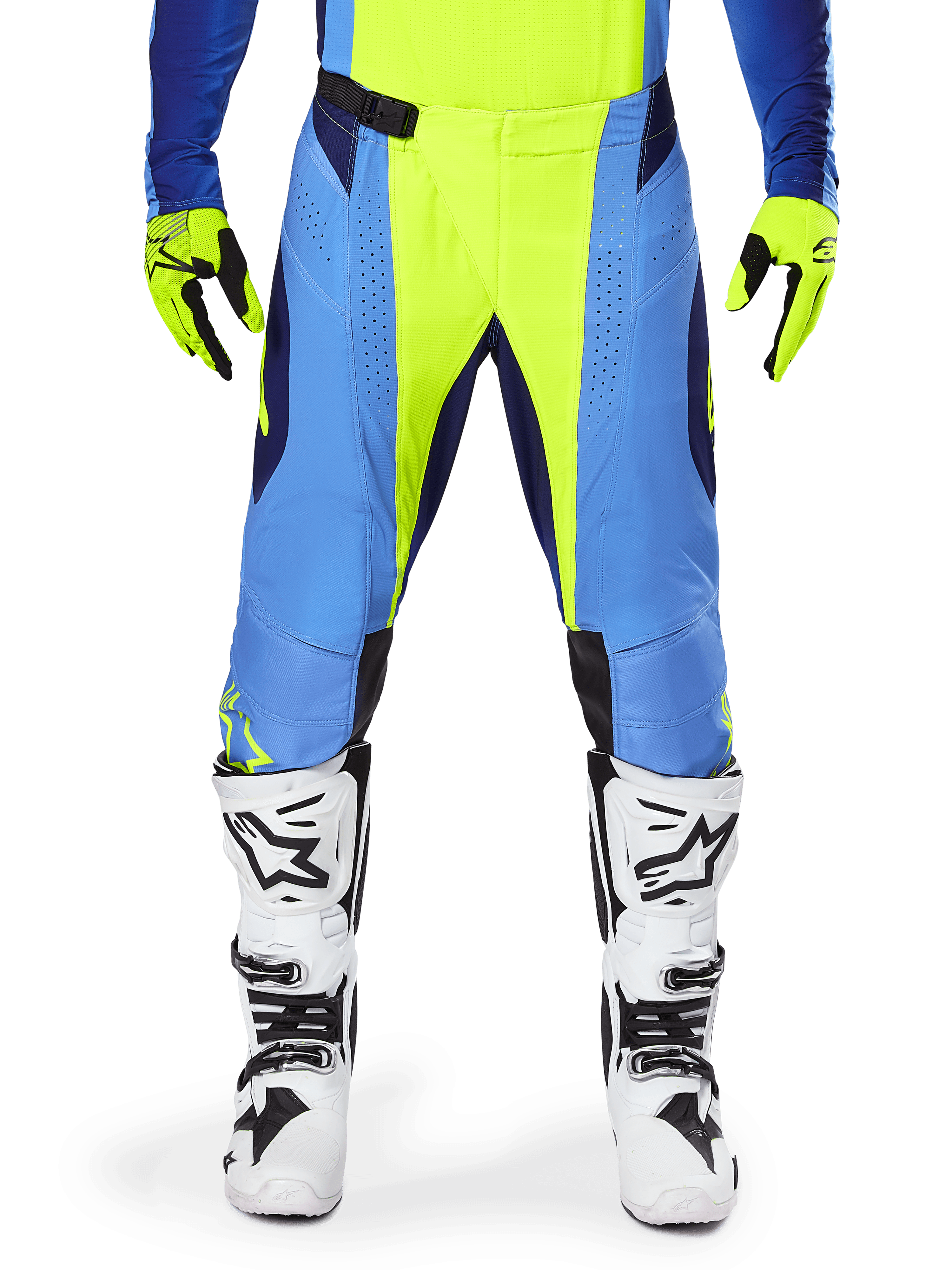 Alpinestars 2025 Techstar Melt-byxor, motocrossbyxor, gul fluo och blå, bärs med matchande tröja, gula handskar och vita och svarta stövlar, med en flerpanelsdesign, laserskurna perforeringar och ett magnetiskt midjespänne för professionell terrängkörning.