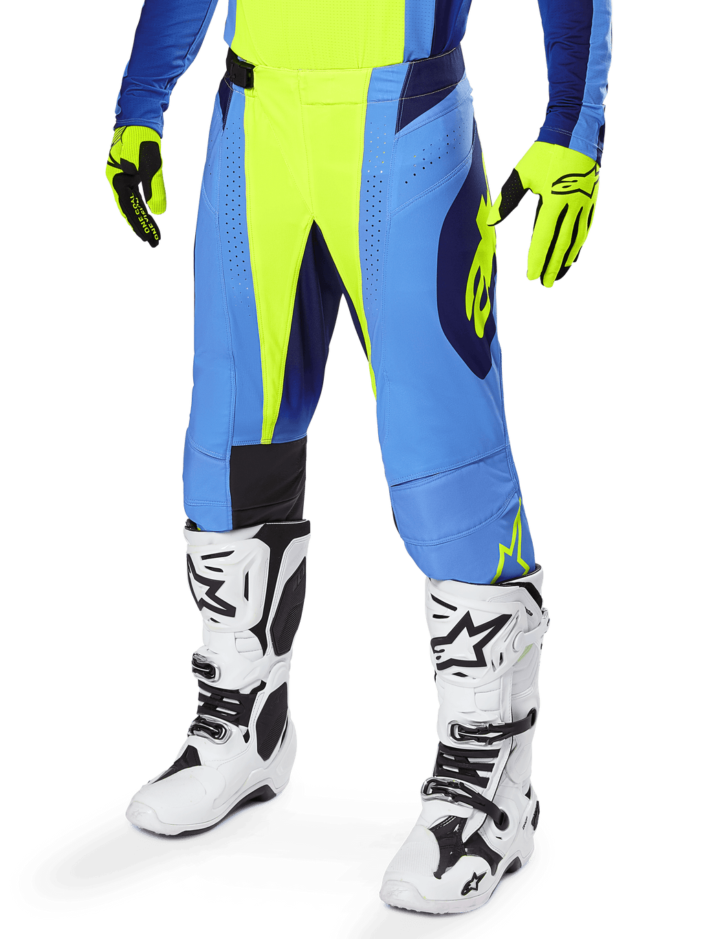 Alpinestars 2025 Techstar Melt-byxor, motocrossbyxor, gul och fluorescerande blå, bärs med matchande gula och blå handskar och vita motocross-stövlar, med ergonomisk skärning och ventilation för prestanda vid terrängkörning.
