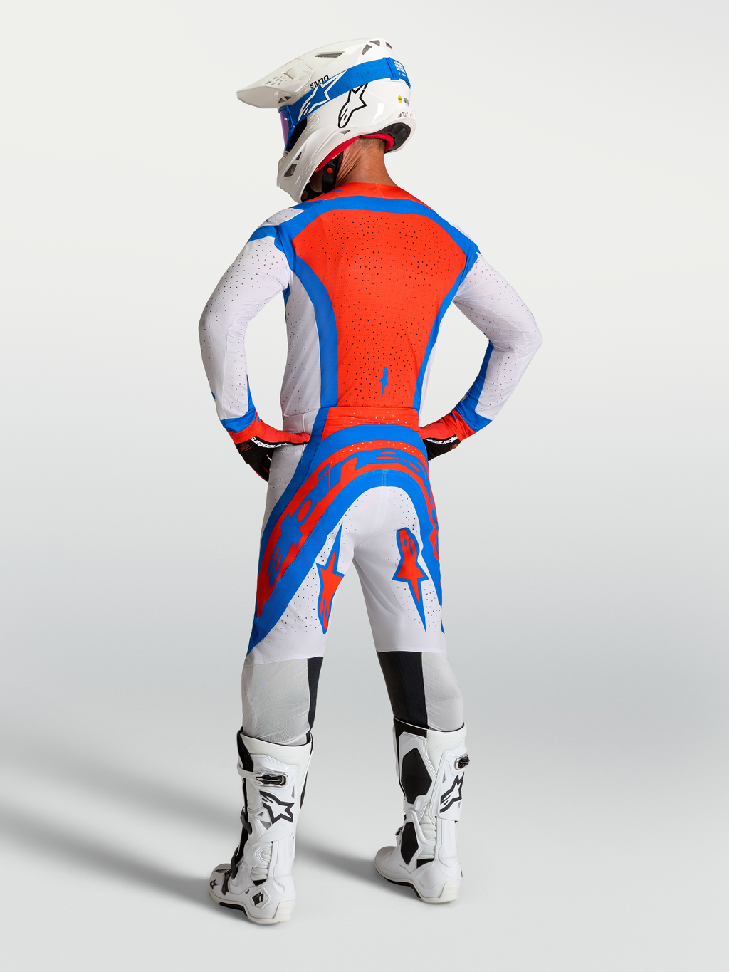 Alpinestars Supertech Vesta byxor, röda och vita motocrossbyxor för herr med atletisk passform och ventilerade paneler.