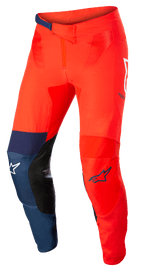 Alpinestars Supertech Blaze Pants, motocrossbyxor för terrängkörning, klarröda och mörkblå med vita detaljer, svarta läderpaneler på knänas insida, justerbart spärrspänne i midjan, vita och blå Alpinestars-logotyper, hållbar stretchkonstruktion för motocross
