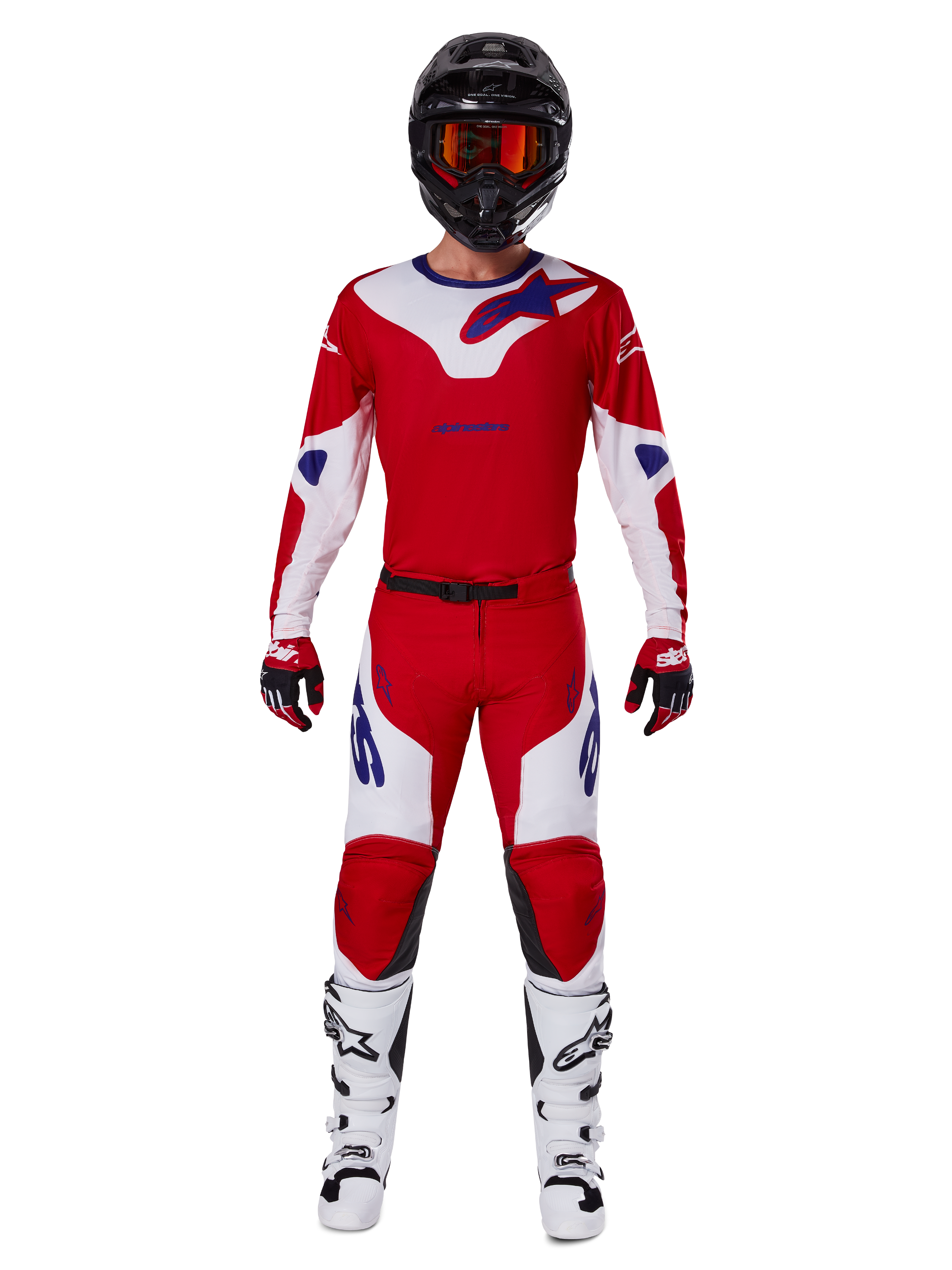 Alpinestars 2025 Racer Veil-byxor och komplett motocrossutrustning, klarröd och vit med blå detaljer, med matchande tröja, svart hjälm med orange goggles, vita och svarta stövlar samt röda handskar, koordinerad prestandalook för terrängkörning