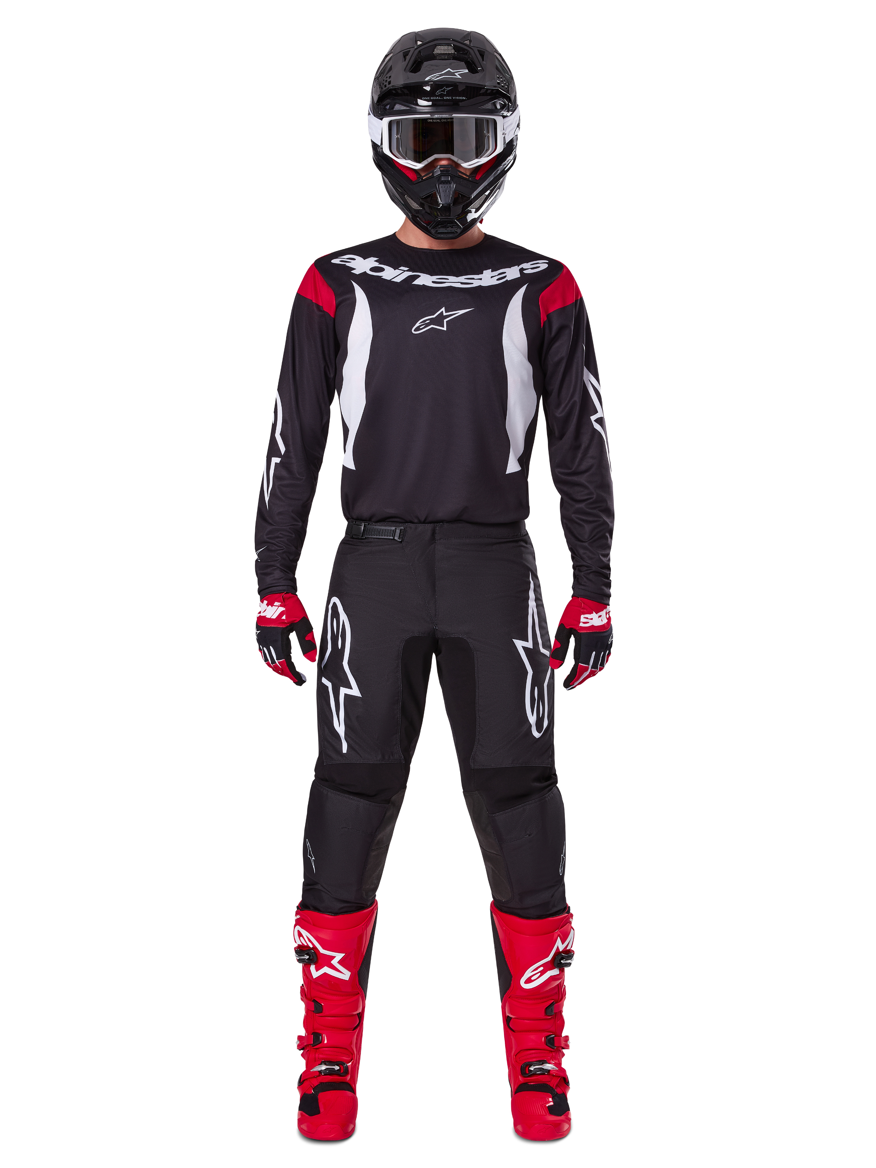 Alpinestars 2025 Fluid Haul utrustningsset, motocrossförare i komplett racingutrustning, svart tröja med röda axeldetaljer och vita logotyper, svarta byxor med vit stjärnlogotyp, klarröda stövlar, röda och svarta handskar, svart hjälm med vita goggles, koordinerad outfit för terrängkörning