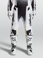 Alpinestars 2027 Techstar Swan motocrossbyxor för herrar, vita och svarta, i slitstarkt stretch-ripstopmaterial.
