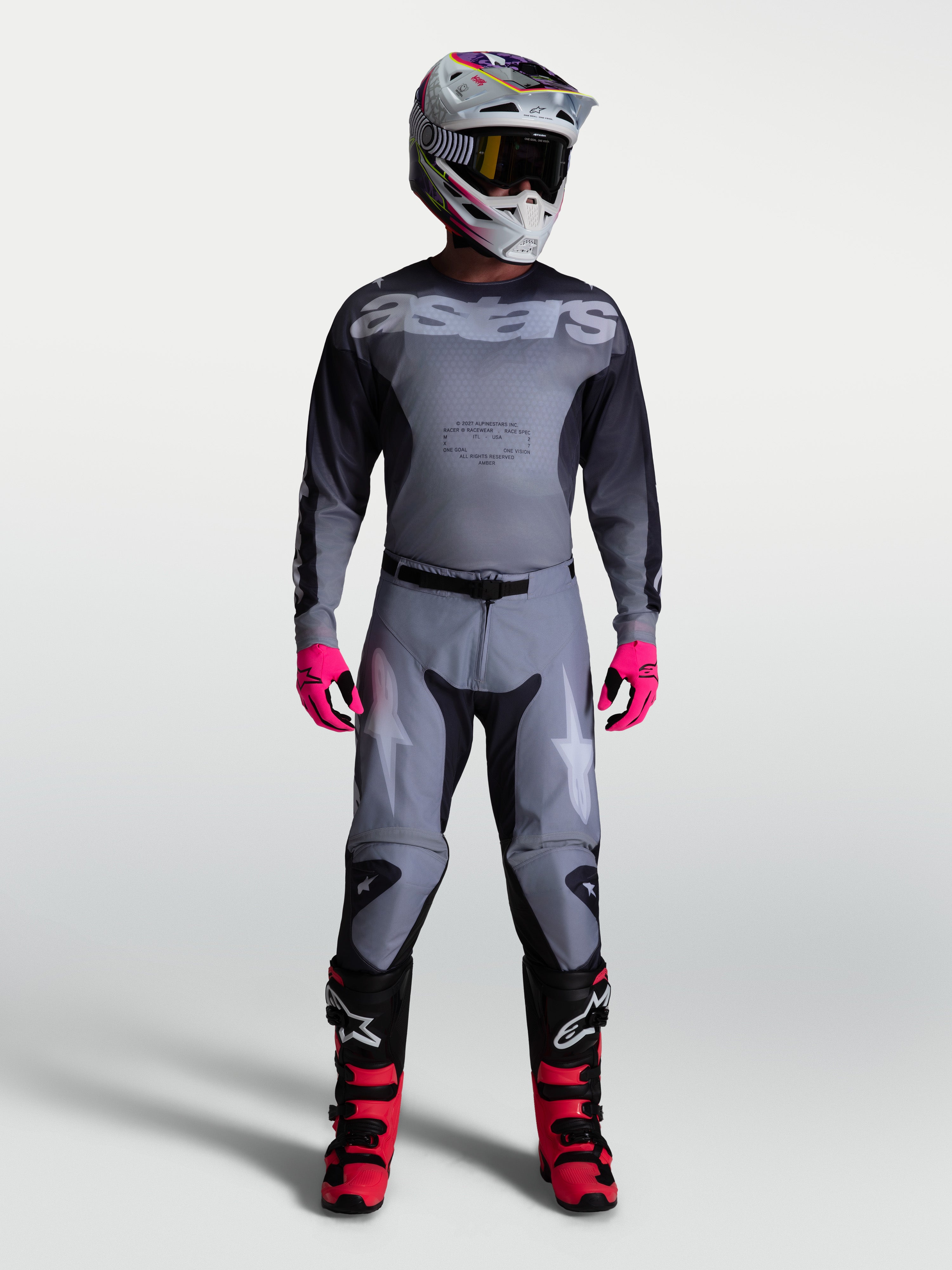 Alpinestars Racer Amber byxor, grå motocrossbyxor för herrar med ljuslila detaljer och förböjd race fit.