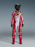Alpinestars 2026 Techstar Nomur utrustningsset, motocross-ställ, röd, vit och svart med gula stjärnlogotyper, komplett utrustning med hjälm, goggles, handskar och stövlar, atletisk racingdesign för offroad-prestanda