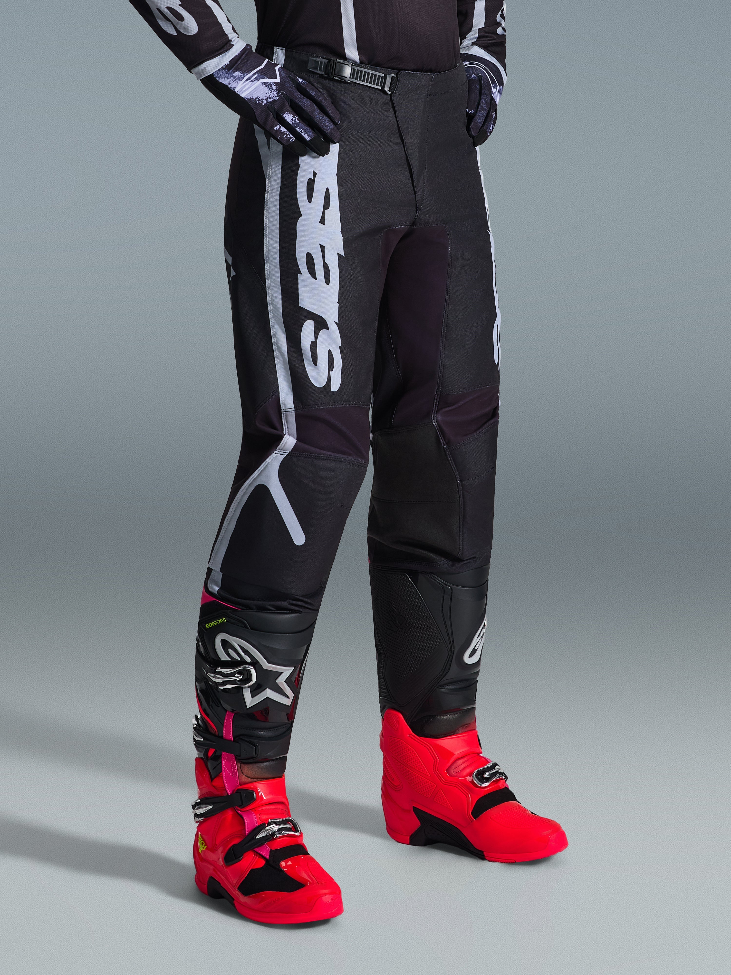 シマノ　Nexus FIRE BLOODパンツ 2026 Fluid Apex - Black MX Pants | Alpinestars®