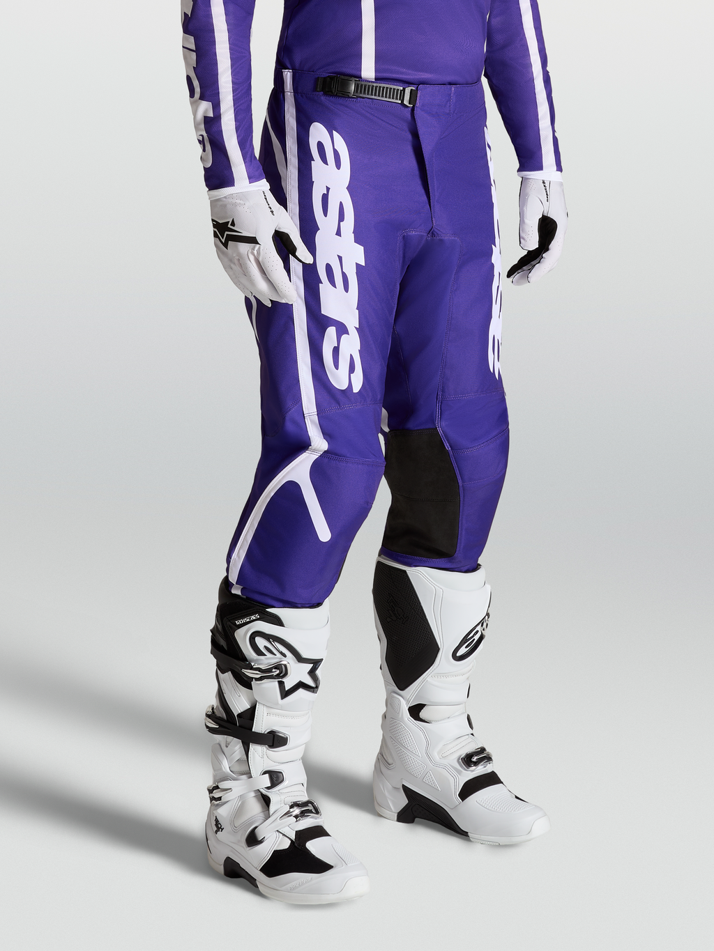 Alpinestars Fluid Apex V2 byxor, blå och vita motocrossbyxor för herrar, 600D polytyg med förböjda ben och vita stövlar