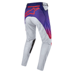 Alpinestars 2024 Racer Hoen byxor, baksida av motocrossbyxor i ljusgrått, lila och hot orange, stor röd stjärnlogotyp på sätet, svarta läderpaneler på innerknäna, slitstarkt material för terrängkörning