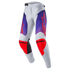 Alpinestars 2024 Racer Hoen byxor, motocrossbyxor, ljusgrå med lila tonade lårpaneler och starkt orangea knäskyddszoner, orange stjärnlogotyp på låren och svart text på knäna, slitstarkt material för off-road och terrängkörning