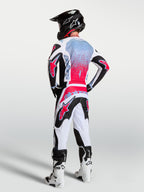 Alpinestars Fluid Drag byxor, motocrossbyxor för herr, vita och svarta med röda detaljer, vy bakifrån på modell.
