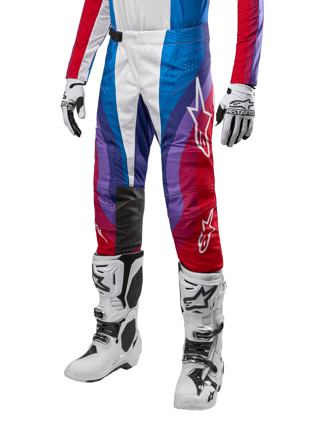 Alpinestars 2024 Techstar Pneuma byxor, motocrossbyxor, Blu Mars Red White, bärs med matchande tröja, vita racingstövlar och handskar, livfull grafisk design med röda, blå och lila accenter, perforerade för andningsförmåga