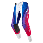 Alpinestars 2024 Techstar Pneuma byxor, motocrossbyxor, Blu Mars Red White, med ett dynamiskt vågmönster i nyanser av blått, lila och rött, vita Alpinestars-logotyper och slitstarka svarta knäpaneler på insidan