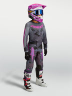 Alpinestars Ungdom Fluid Lone Gear Set, grå och rosa motocrossutrustning med matchande tröja, byxor och hjälm, atletisk passform för terrängkörning