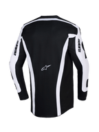 Alpinestars 2026 Racer Riway-tröja, motocrosströja, vit och svart, vy bakifrån som visar svart huvuddel med vita vertikala ränder och ärmpaneler, Astars-logotyp mitt på ryggen, 'astars'-text på ärmarna, förlängd rygg för bättre täckning vid terrängkörning