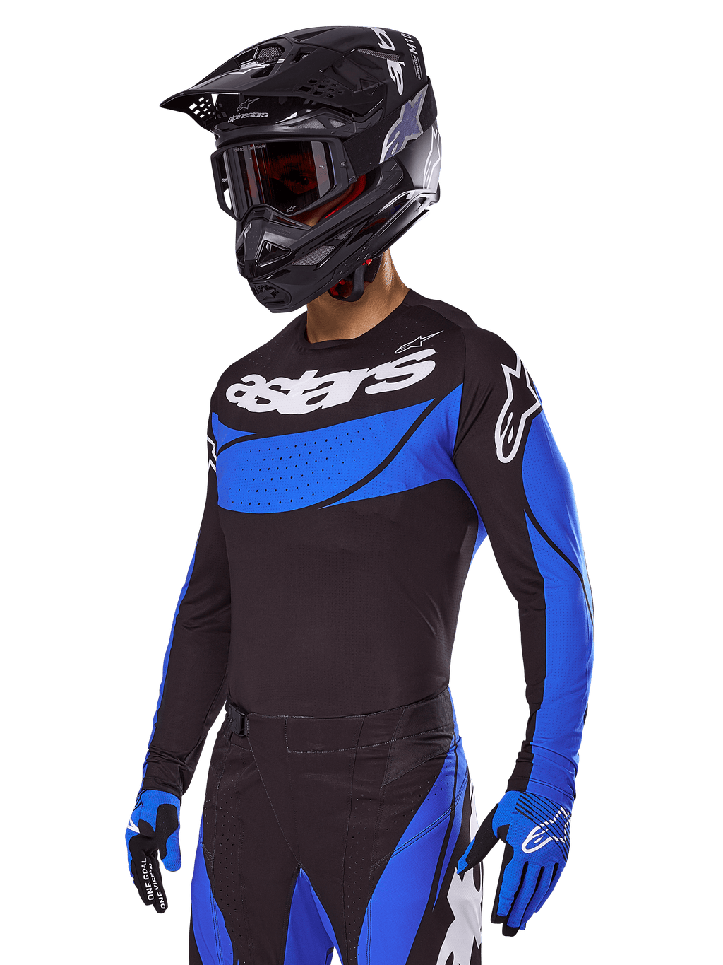 Motocrossförare i Alpinestars 2025 Techstar Dreem Gear Set, svart tröja med blå paneler i perforerad stil och vit logotyp, matchande svarta och blå byxor, svart racinghjälm och blå handskar, koordinerad förarutrustning för motocross.