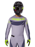 Alpinestars 2025 Techstar Dreem tröja och utrustningsset, motocross-racingställ, ljusgrå och mörkgrå med neongula detaljer, 'astars'-logotyp, bärs med svart hjälm, goggles och matchande handskar, tekniskt perforerat material för offroad-prestanda