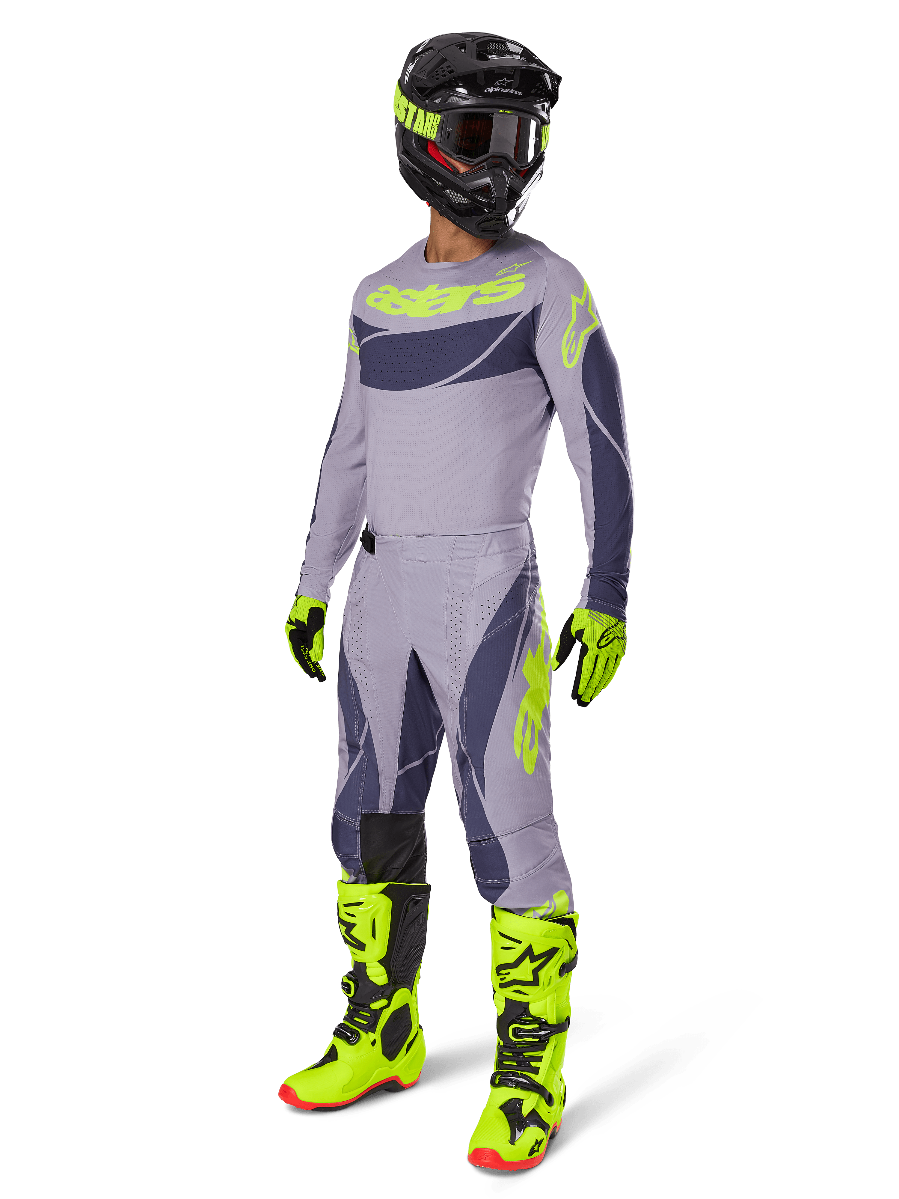 Motocrossförare i 2025 Techstar Dreem Jersey i grått och mörkgrått med neongula detaljer, komplett racingutrustning inklusive matchande grå byxor, neongula stövlar och handskar och en svart hjälm, koordinerad offroad-prestandaoutfit