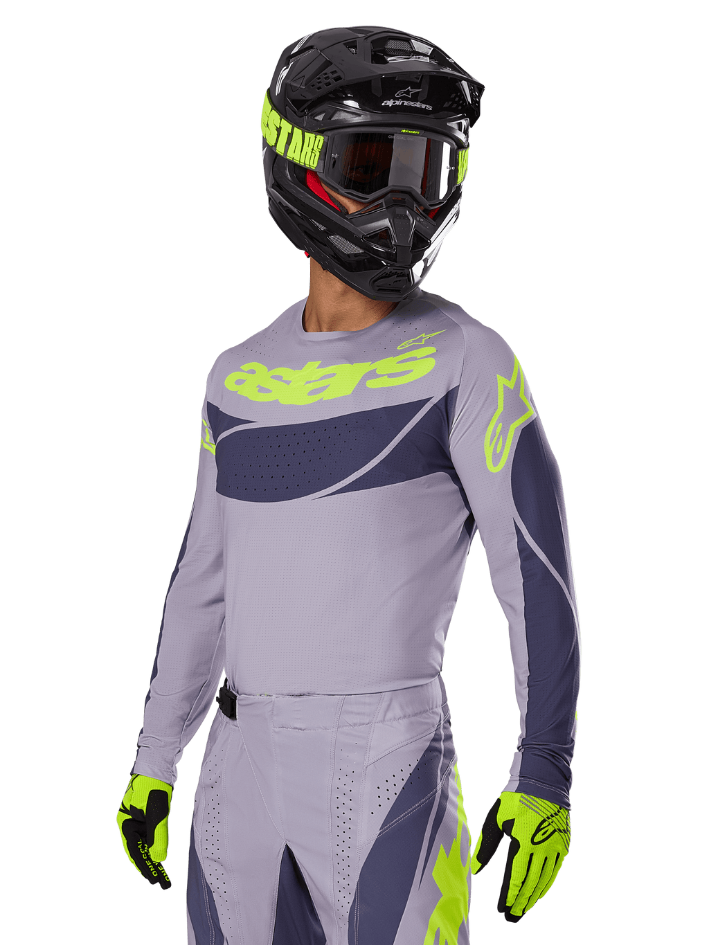 Motocrossförare iförd Alpinestars 2025 Techstar Dreem-tröja i grått och mörkgrått, med en neongul 'astars'-logotyp på bröstet, matchat med en matchande hjälm, goggles och handskar för en koordinerad look för terrängkörning