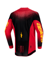 Alpinestars 2026 Supertech Scenz Jersey, baksida, röd, svart och gul, professionell motocrosströja med lätt stretchnät, laserutskuren ventilation, tydlig gul Astars-logotyp på ärmarna och förlängt ryggparti för racingprestanda