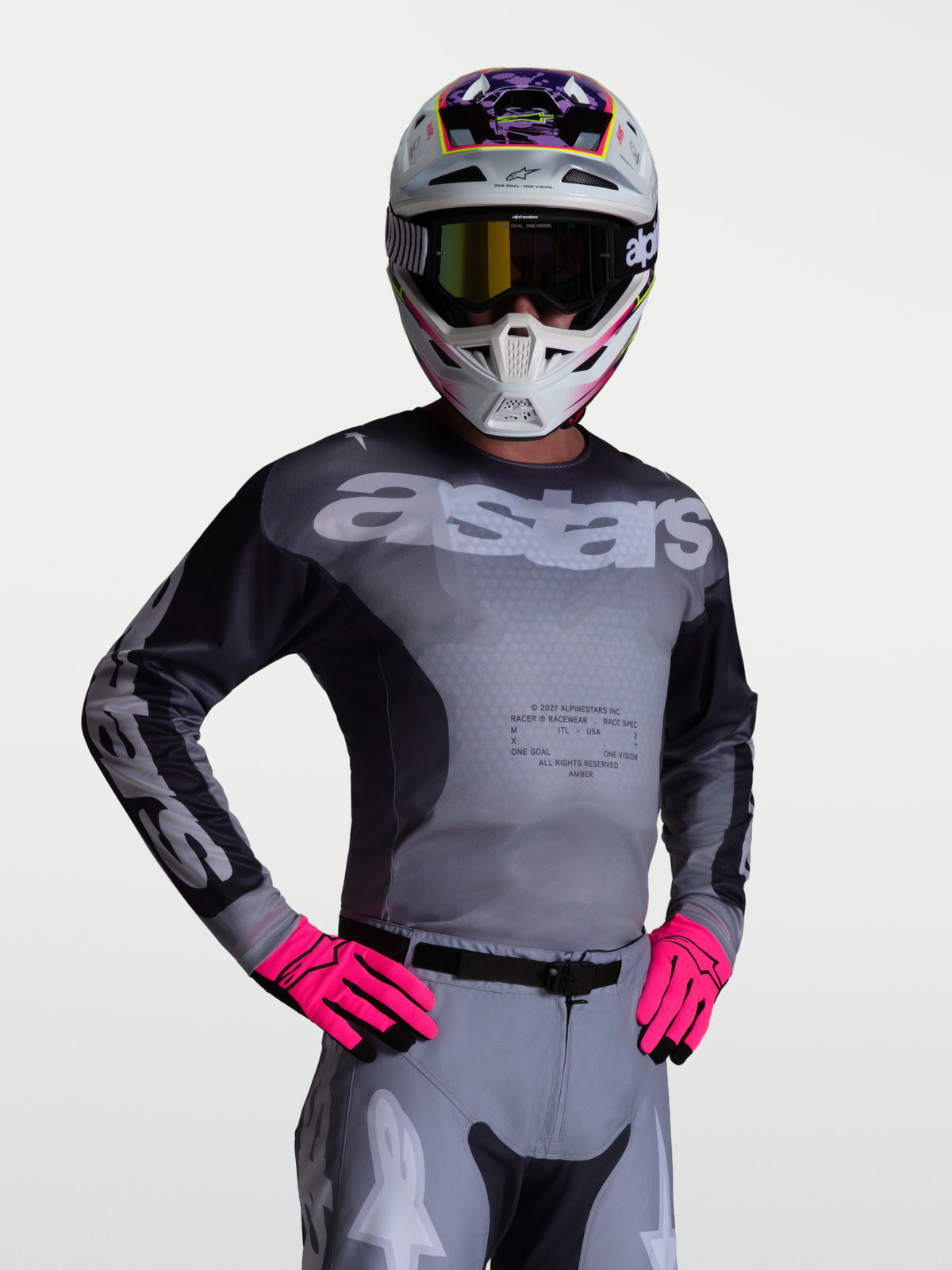 Alpinestars Racer Amber tröja, motocrosströja i grått och lila, andningsbara meshpaneler och ergonomisk passform för MX.