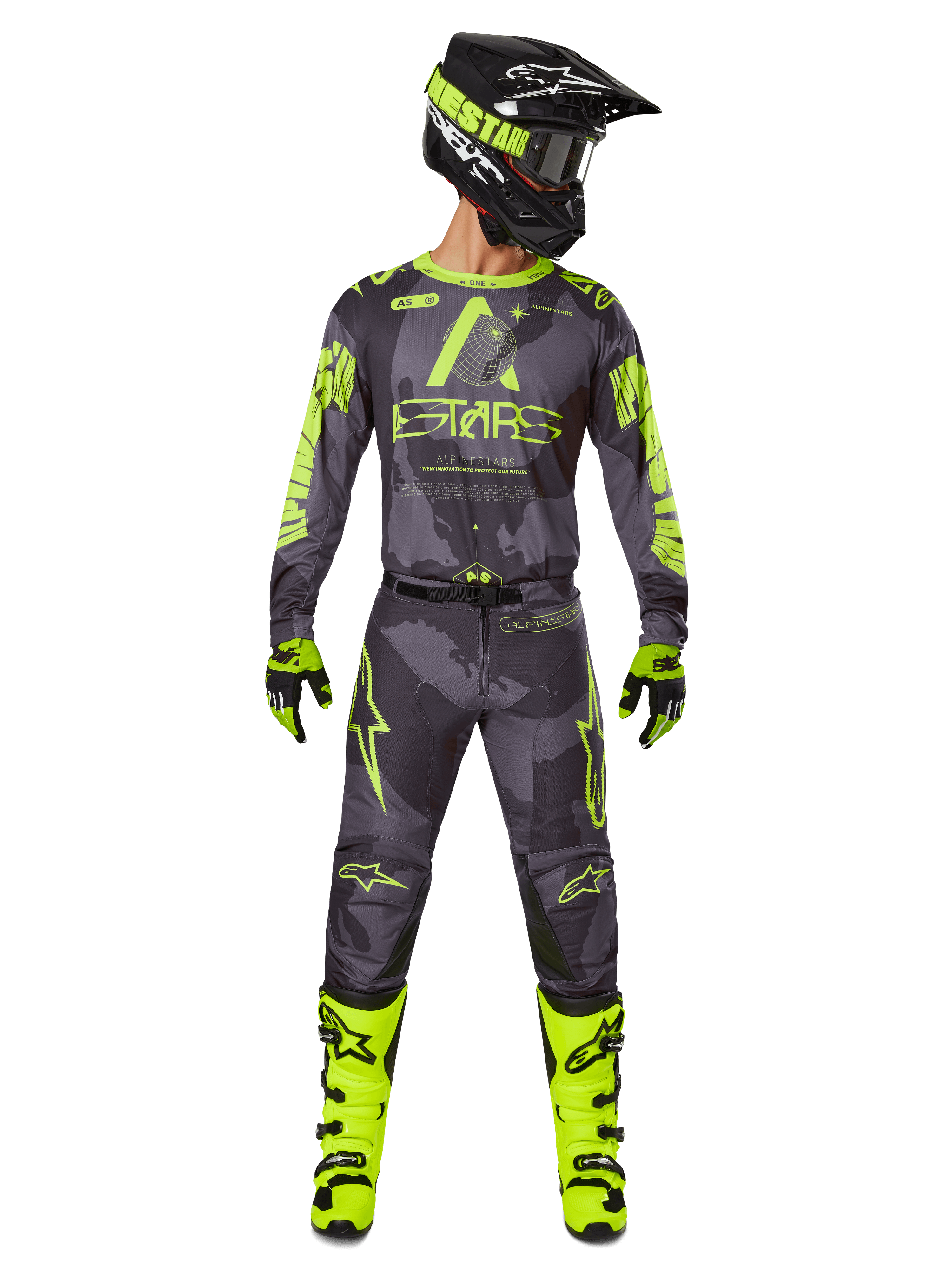 Alpinestars 2025 Racer Hollow Gear Set, motocrossutrustning i Dark Camo och Yellow Fluo, inkluderar långärmad tröja och matchande byxor, svart hjälm med neonfärgade accenter, lysande gula stövlar och handskar, koordinerad prestandautrustning för offroadkörning