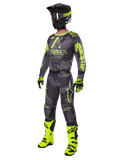 Alpinestars 2025 Racer Hollow Gear Set, komplett motocrossutrustning, grått kamouflage och neongult, inkluderar tröja, byxor, matchande svart och gul hjälm, goggles, handskar och neongula stövlar, högpresterande racingutrustning för terrängkörning