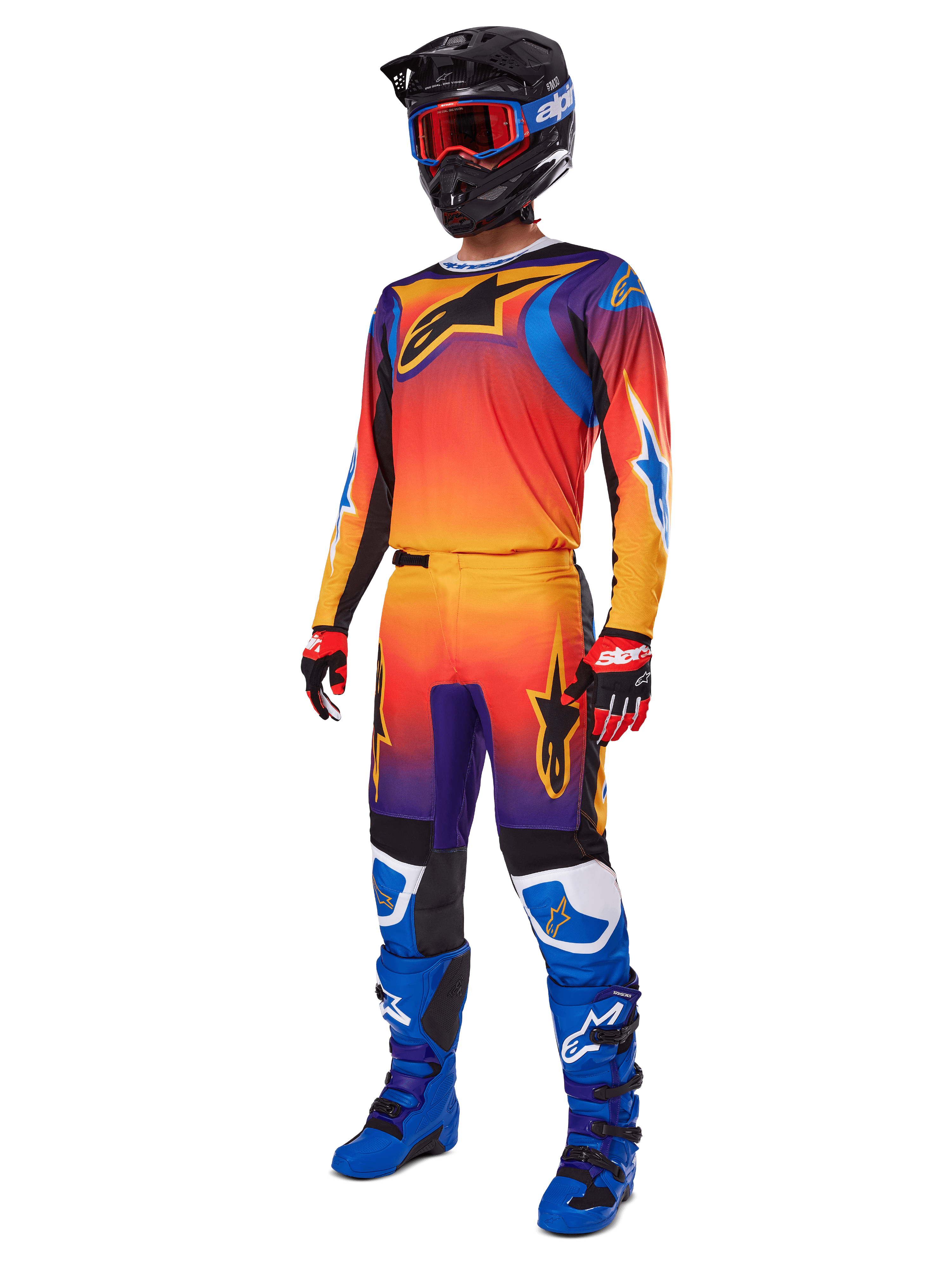 2025 Fluid Wurx Gear Set, motocrosströja och byxor med orange, röd och lila gradient och blå-gula stjärnmönster, bärs med svart hjälm, röda goggles, röd-svarta handskar och blå stövlar, racingutrustning med hög synlighet