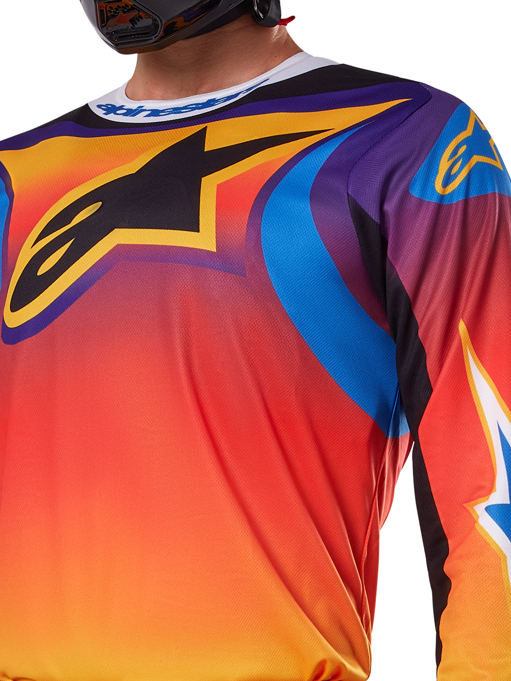 Alpinestars 2025 Fluid Wurx-tröja, mångfärgad design i vitt och orange, långärmad motocrosströja, avslappnad atletisk passform, fukttransporterande polytyg för terrängprestanda