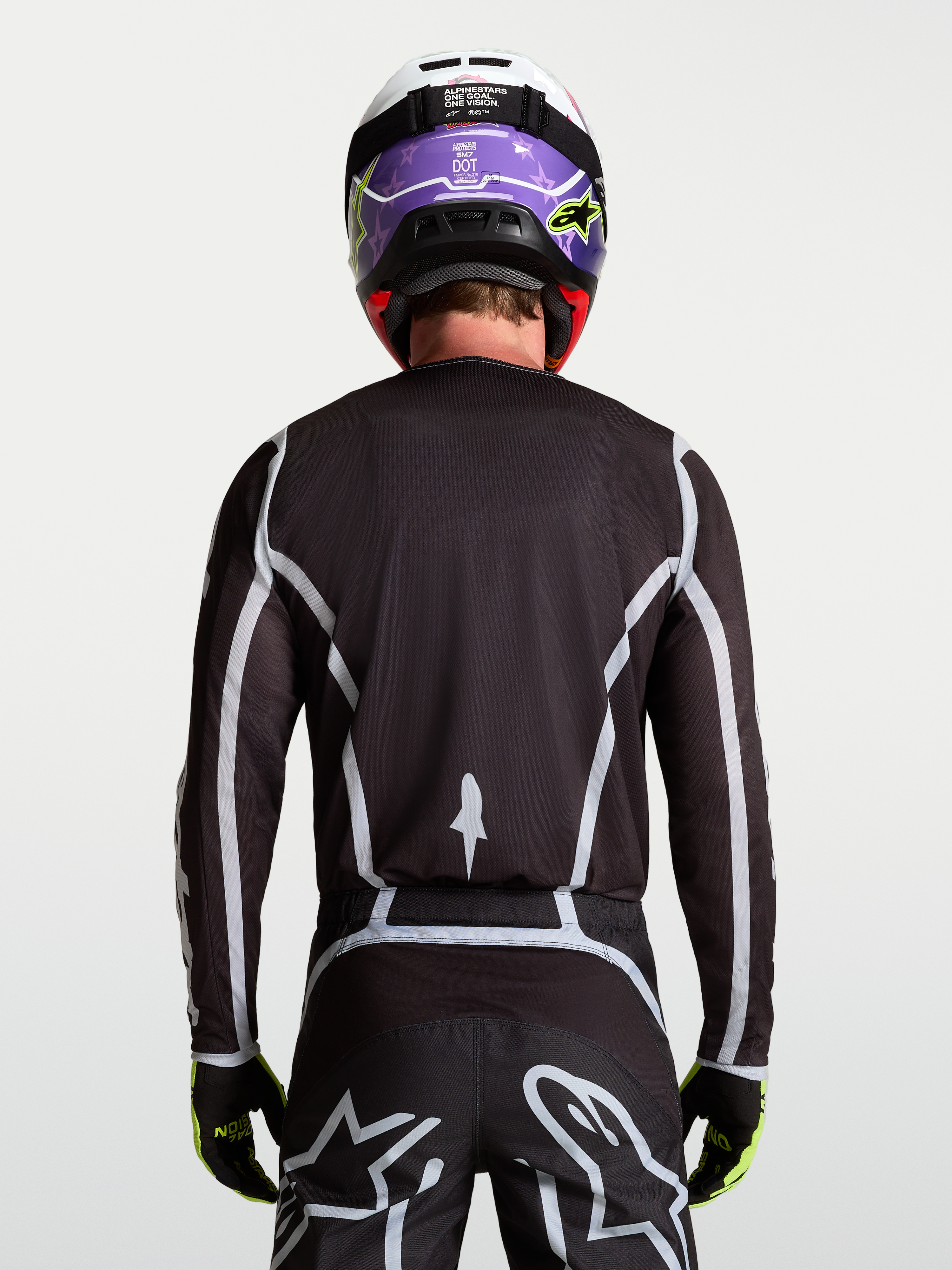 Alpinestars Fluid Apex V2 motocrosströja för herr, svart och silver, vy bakifrån på modell med ergonomisk passform.