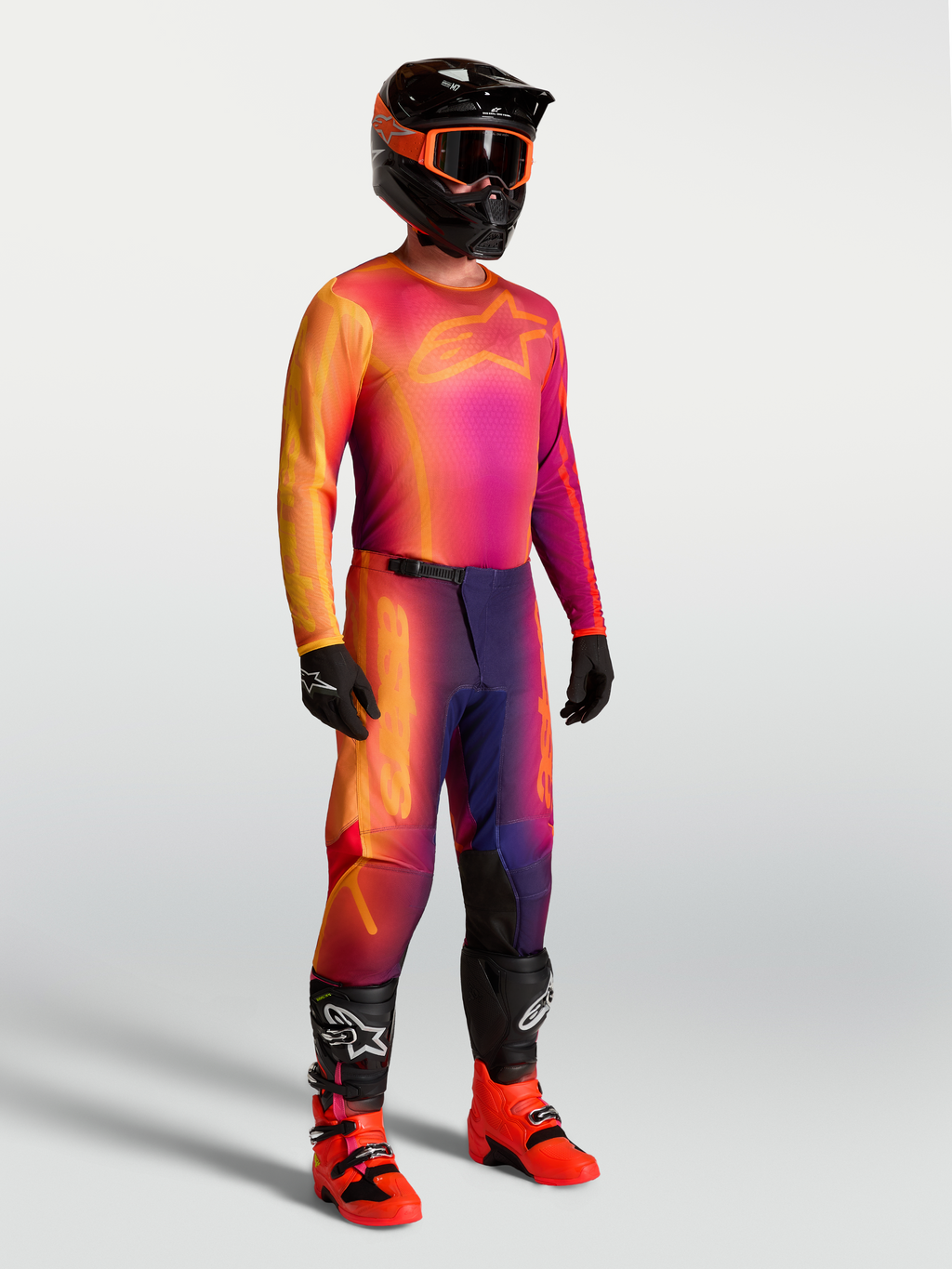 Alpinestars Fluid Kepler byxor och tröja, motocrossutrustning för herr i lila och orange, ergonomisk passform för terrängkörning, komplett set med matchande hjälm och off-road-stövlar