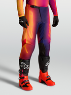 Alpinestars Fluid Kepler Byxor, motocrossbyxor i lila och orange, sportpassform med förböjda ben och förstärkta knän, bärs med Tech-seriens stövlar, terrängkörning.
