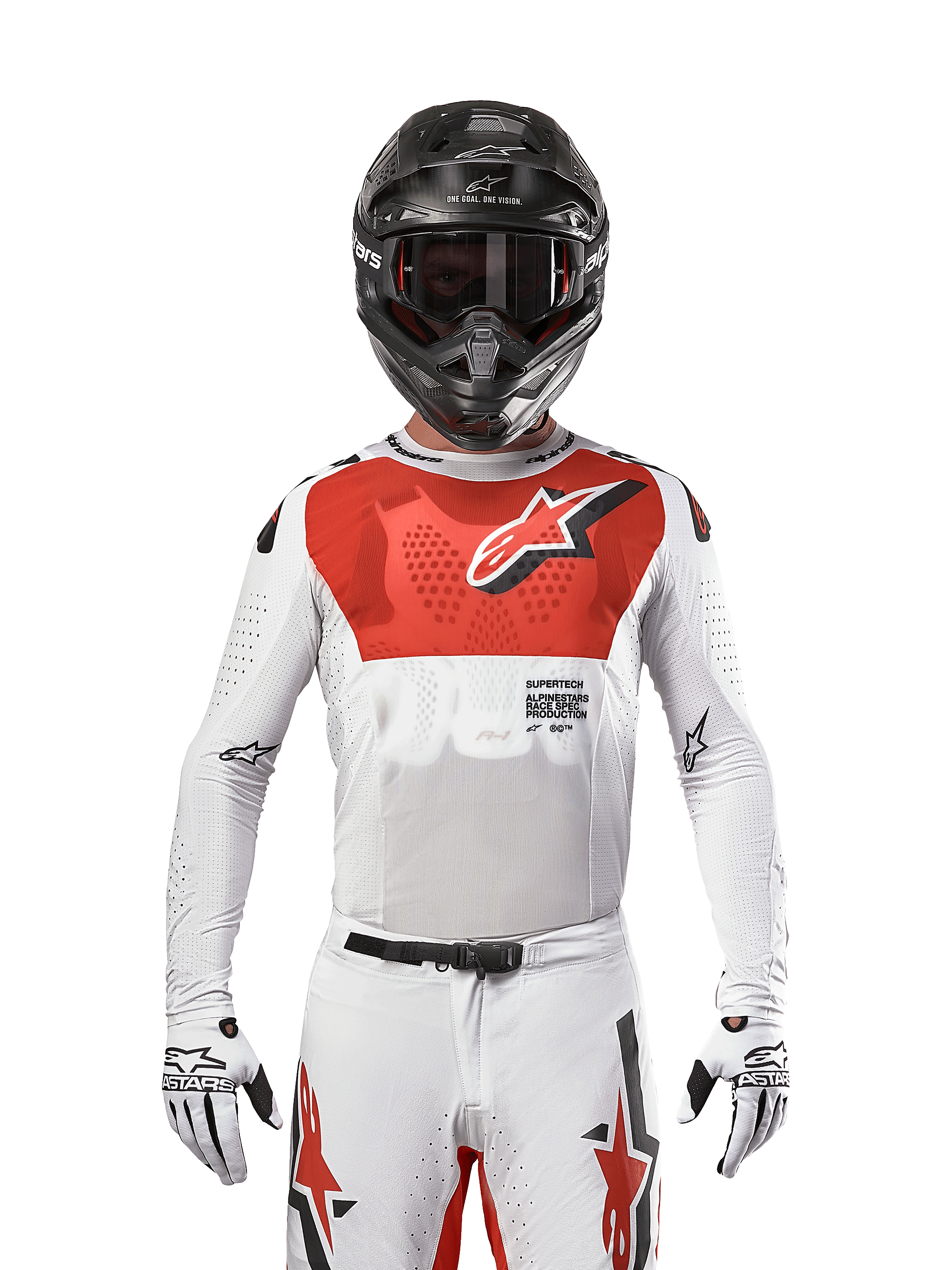 Motocrossförare som bär Alpinestars 2024 Supertech Ward Jersey i White Hot Orange, vit stretchig mesh-tröja med framträdande röd bröstgrafik och logotyp, svart hjälm med mörka goggles, vita handskar, professionell utrustning för terrängkörning
