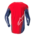 Alpinestars 2024 Techstar Pneuma-tröja, motocrosströja, röd, blå och vit, vy bakifrån som visar vågiga mönster på ärmarna, vit Alpinestars-text på ärmarna och Astar-logotyp på nedre ryggen, ergonomisk design för terrängkörning
