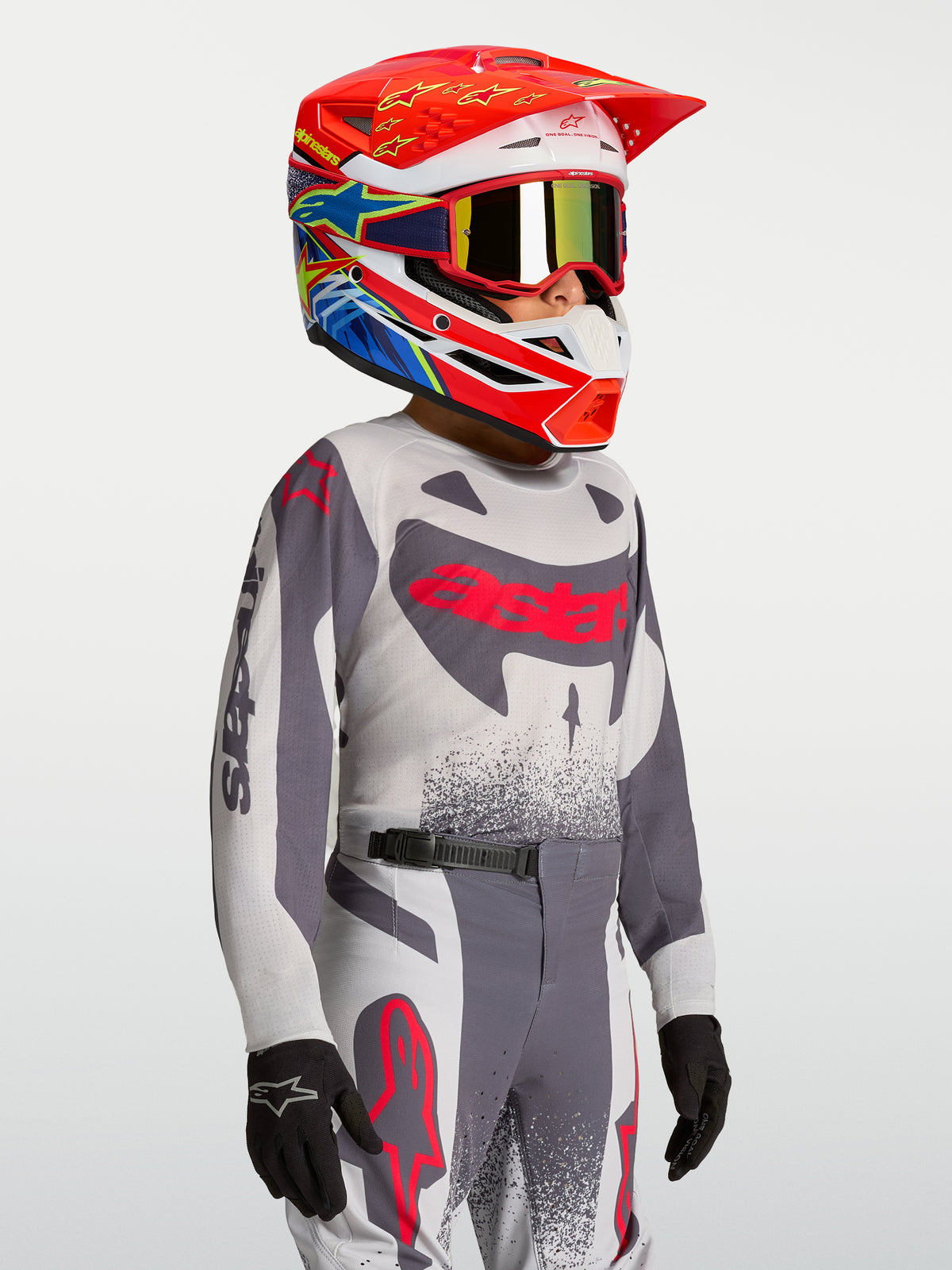 Alpinestars 2027 Ungdom Supertech Swan tröja och set, grått och rött motocross-ställ för unga förare.