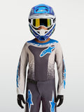 Alpinestars 2027 ungdom Fluid Drag tröja, motocrosströja i fuktavledande polytyg för terrängkörning, grå och blå, visas på modell.