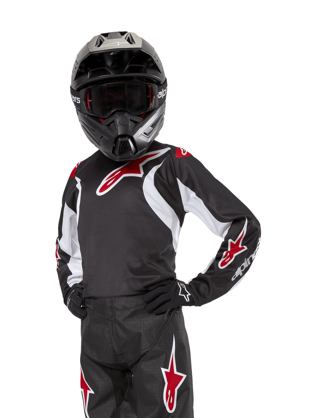 Youth 2024 Racer Lucent Jersey, motocrosströja, svart, vit och röd, bärs av en ung förare med en svart hjälm och matchande byxor, med röda stjärnlogotyper och vita grafiska accenter, prestandakläder för terrängkörning