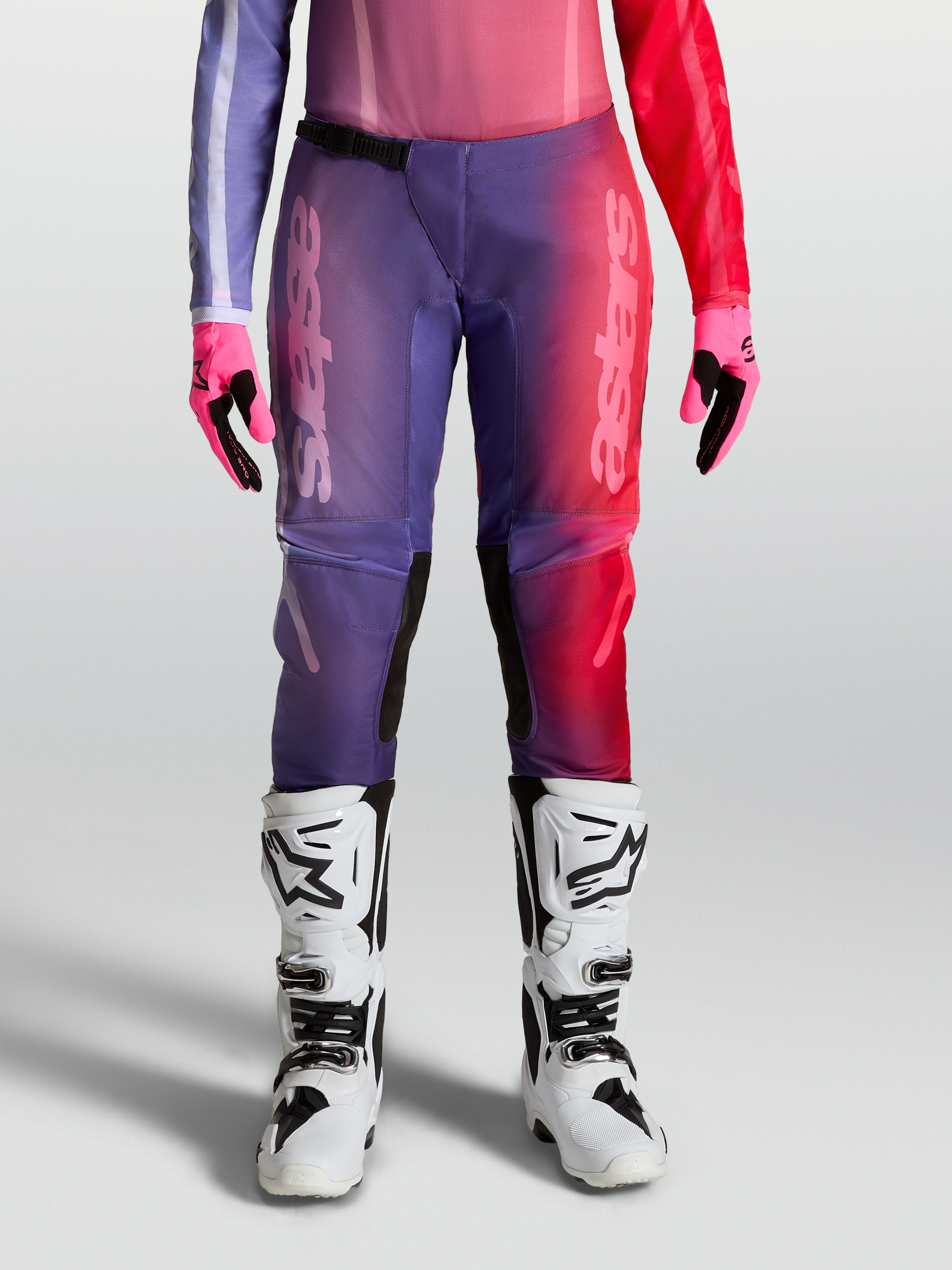 Alpinestars Stella Fluid Kepler byxor, motocrossbyxor för dam i lila och rött med förstärkta knän och ergonomisk passform.