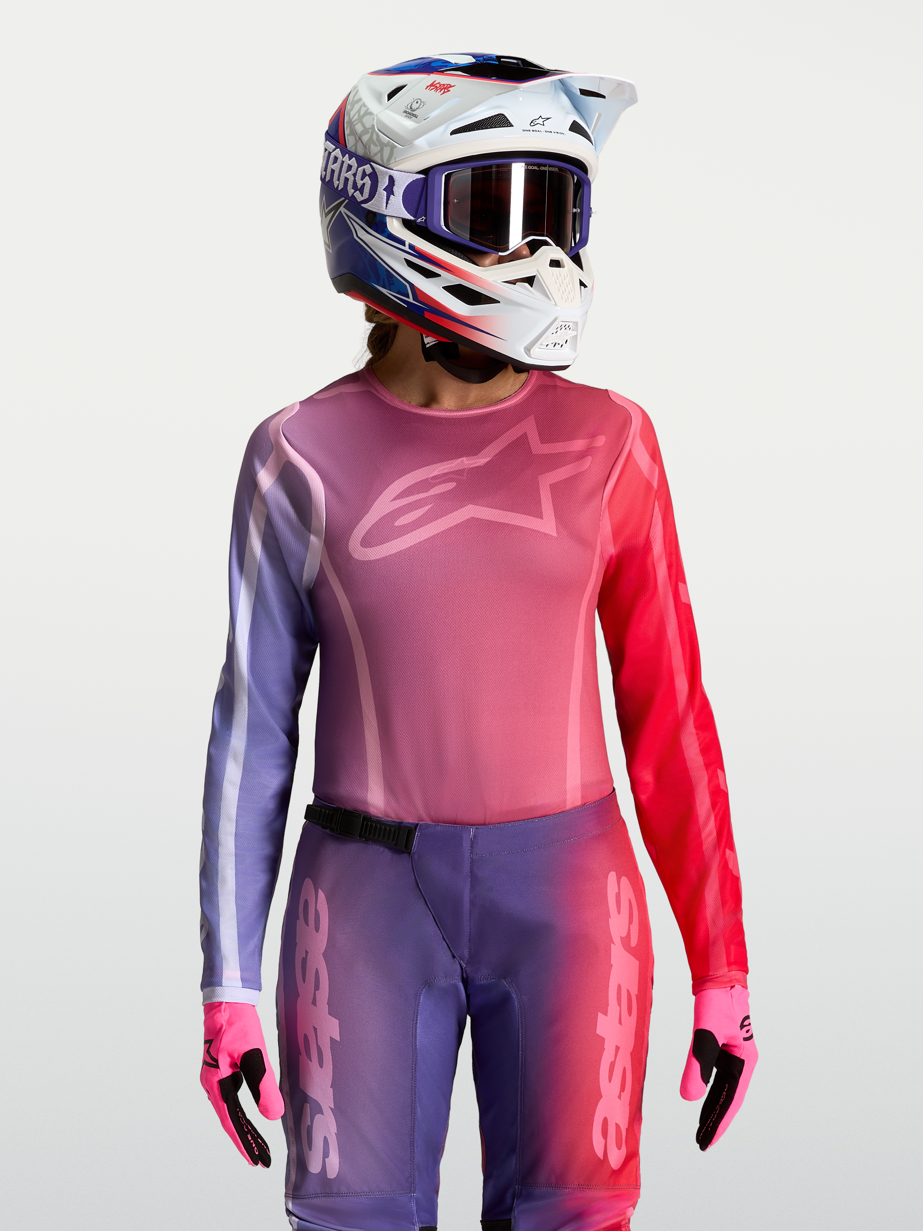 Alpinestars Stella Fluid Kepler tröja, MX-tröja för dam, lila och röd, fukttransporterande polytyg med atletisk passform, matchande hjälm och handskar.
