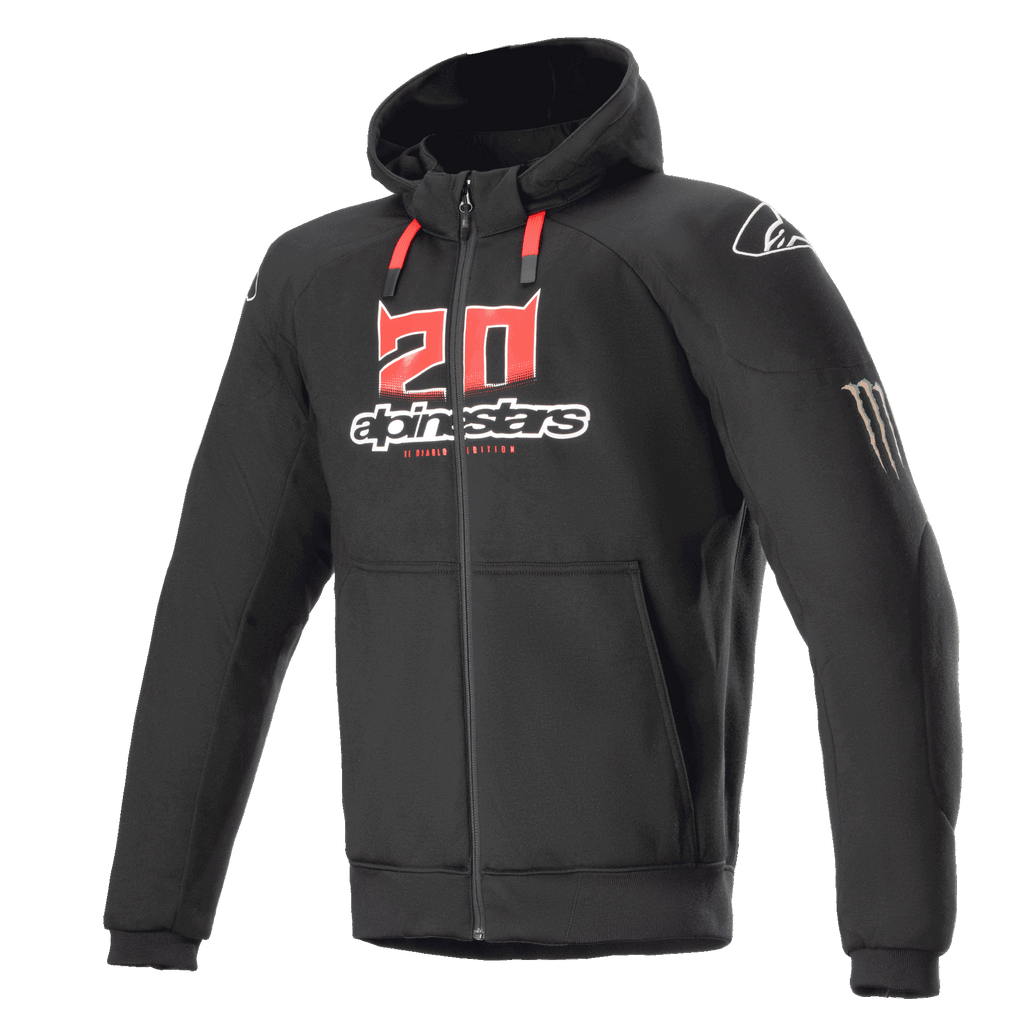 Alpinestars FQ20 Chrome Ignition Monster Hoodie, svart motorcykeltröja med dragkedja, röd och vit "20"-logotyp på bröstet, Alpinestars ordmärke, röda dragsnören, vit logotyp på axeln, Monster Energy-klomärke på ärmen, skyddande utrustning för stadskörning