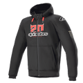 Alpinestars FQ20 Chrome Ignition Monster Hoodie, svart motorcykeltröja med dragkedja, röd och vit "20"-logotyp på bröstet, Alpinestars ordmärke, röda dragsnören, vit logotyp på axeln, Monster Energy-klomärke på ärmen, skyddande utrustning för stadskörning