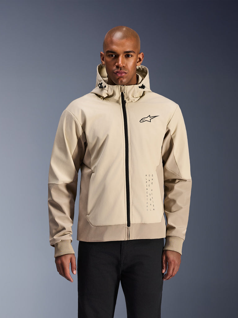 Alpinestars Radium Tech Hoodie, ljusbeige hoodie med huva, svart dragkedja och logotyp, unisex streetwear, modern design med tekniska detaljer