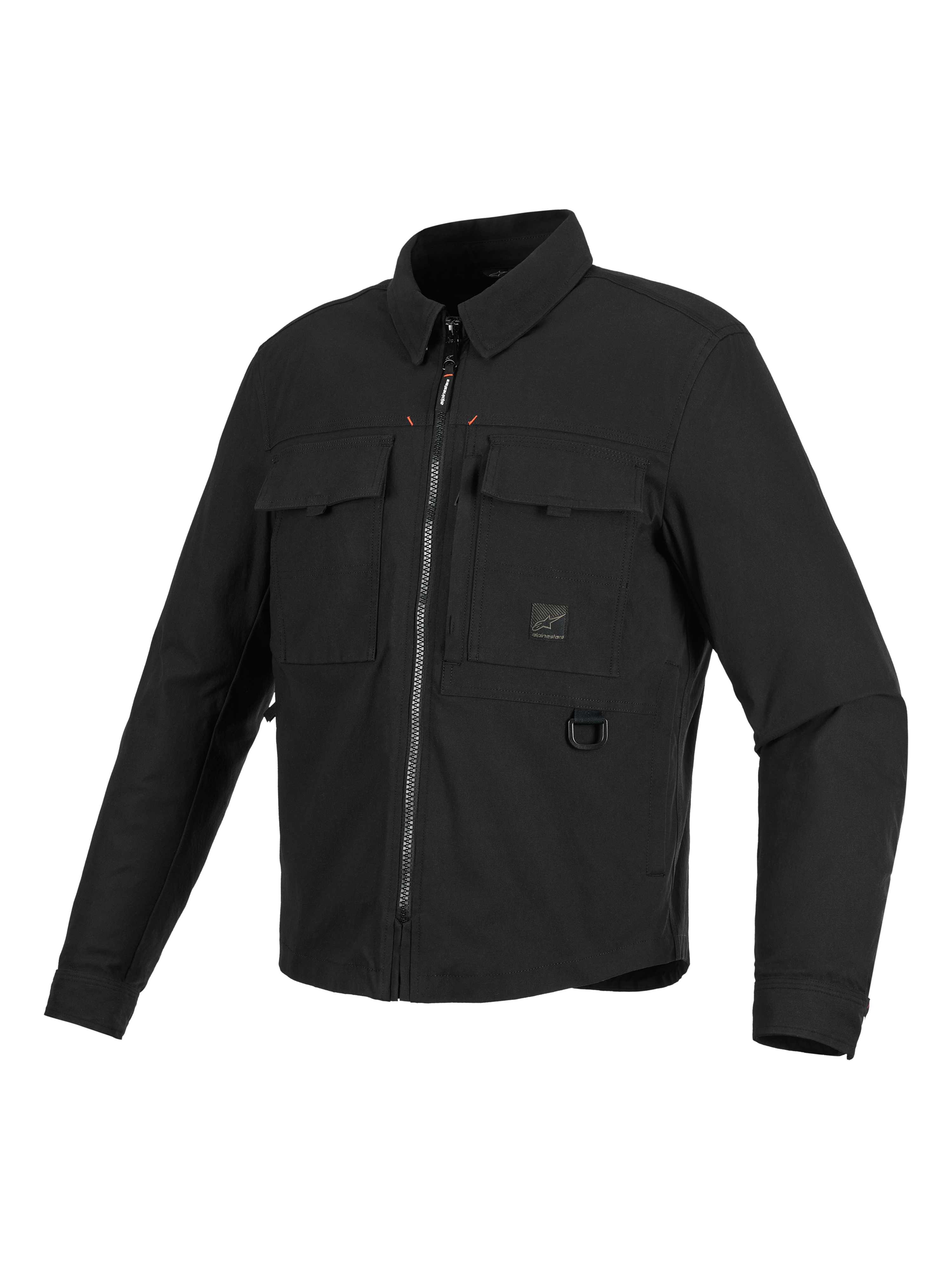 Alpinestars Bryon Water Resistant Overshirt, svart motorcykeljacka, trekvartsvy framifrån, workwear-inspirerad design med cargofickor på bröstet, D-ring i metall och dragkedja fram, slitstark vaxad canvastextur