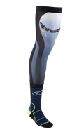 Alpinestars Knee Brace Socks, långa motocross-strumpor, Night Navy och Yellow Fluo, stretchig Lycra-överdel med mesh-paneler, silikonkant med grepp och vadderat fotledsstöd för skydd vid terrängkörning