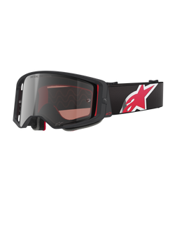 Alpinestars Supertech Corp Goggles Absolute Vision, motocrossglasögon, svarta och röda med Mirror Silver-lins, med "ONE GOAL. ONE VISION."-branding, svart band med stor röd och vit stjärnlogotyp, vinklad ramdesign med skumpolstring, premium ögonskydd för offroad
